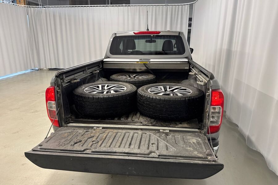 Nissan Navara vaihtoauto