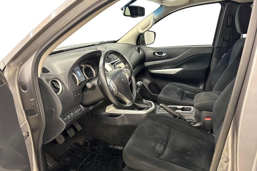 Nissan Navara vaihtoauto