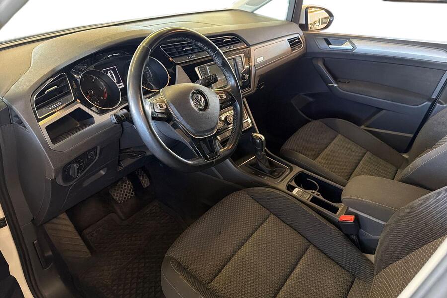 Volkswagen Touran vaihtoauto