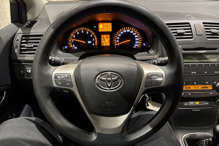 Toyota Avensis vaihtoauto