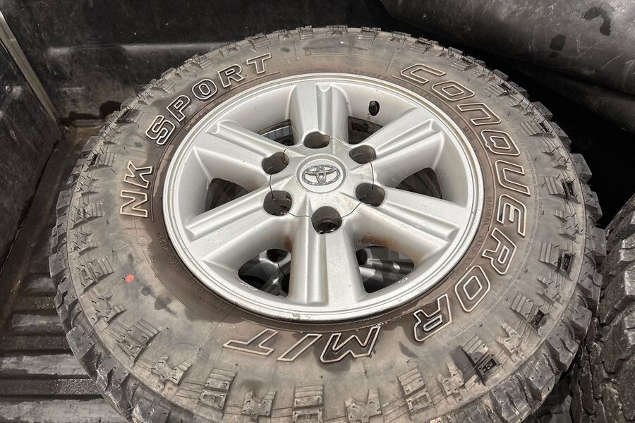 Toyota Hilux vaihtoauto