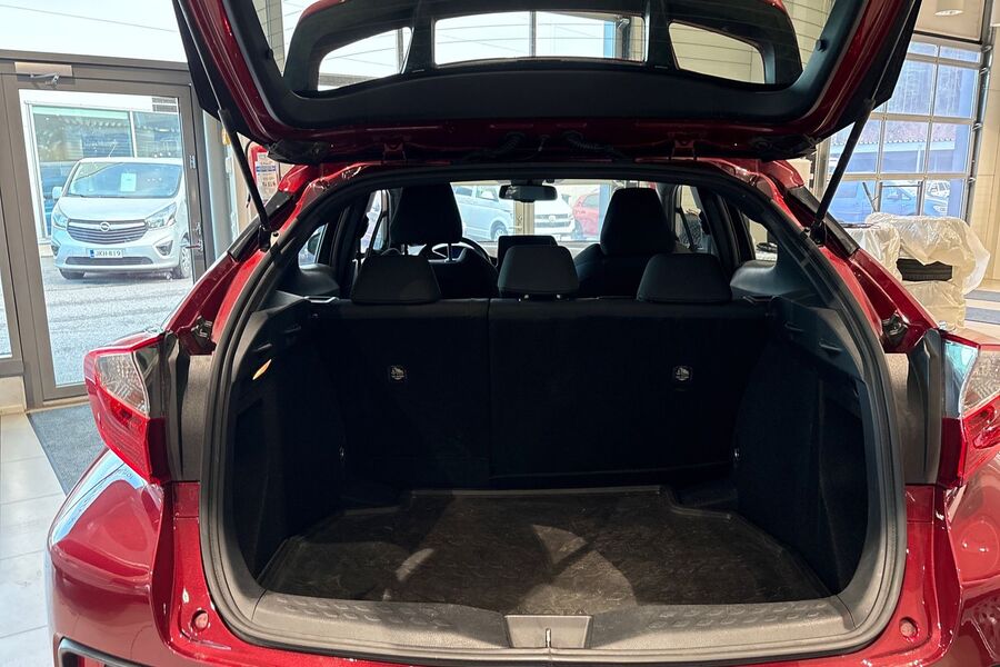 Toyota C-HR vaihtoauto