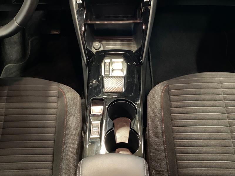 Peugeot e-2008 vaihtoauto