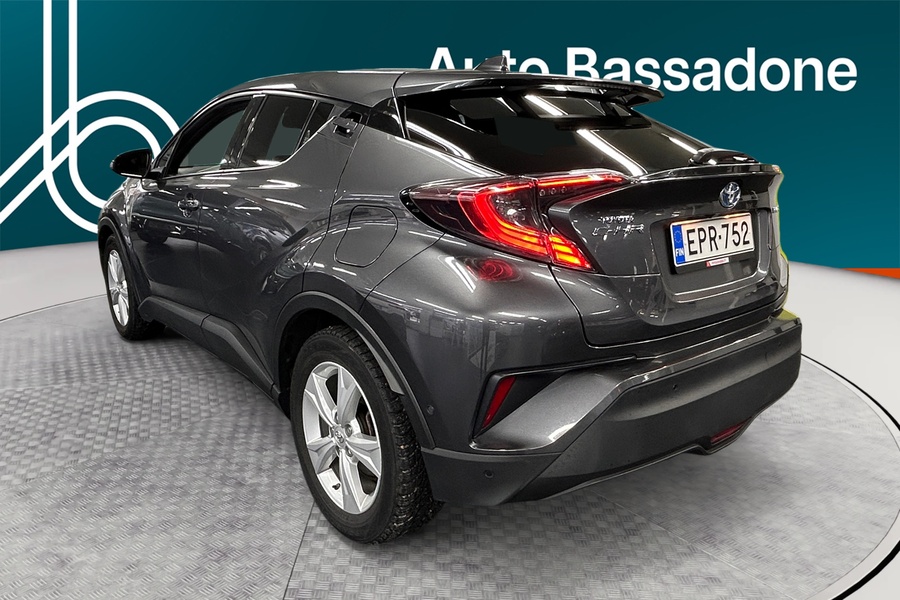 Toyota C-HR vaihtoauto