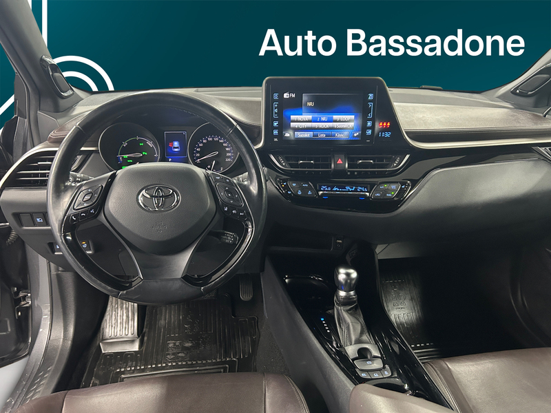 Toyota C-HR vaihtoauto