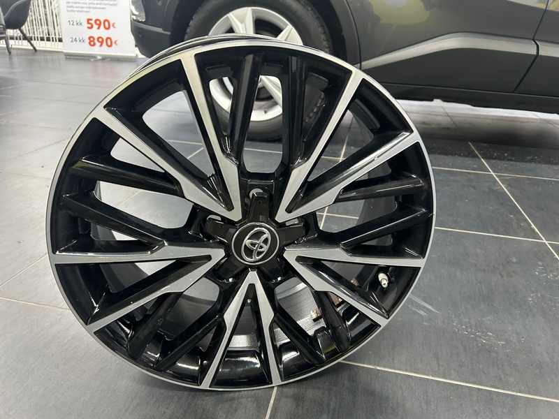 Toyota C-HR vaihtoauto