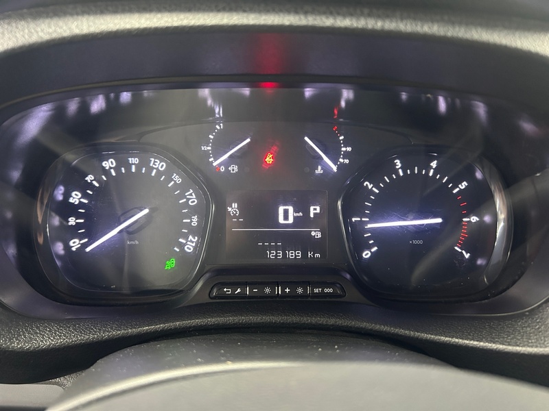 Opel Vivaro vaihtoauto