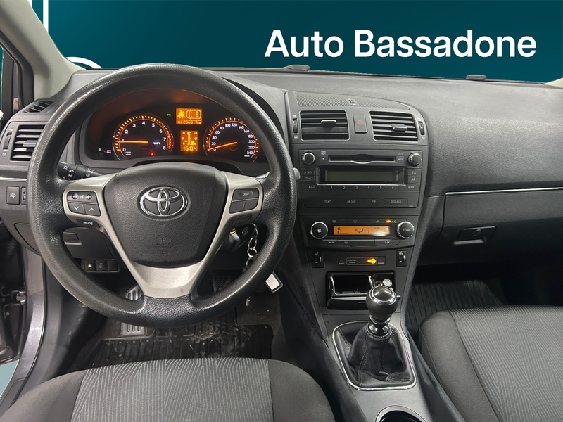 Toyota Avensis vaihtoauto