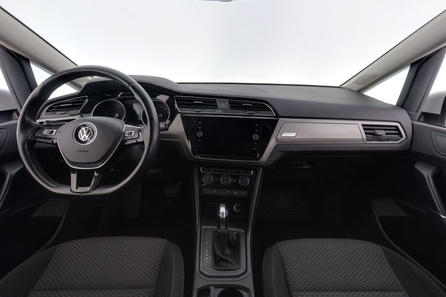 Volkswagen Touran vaihtoauto