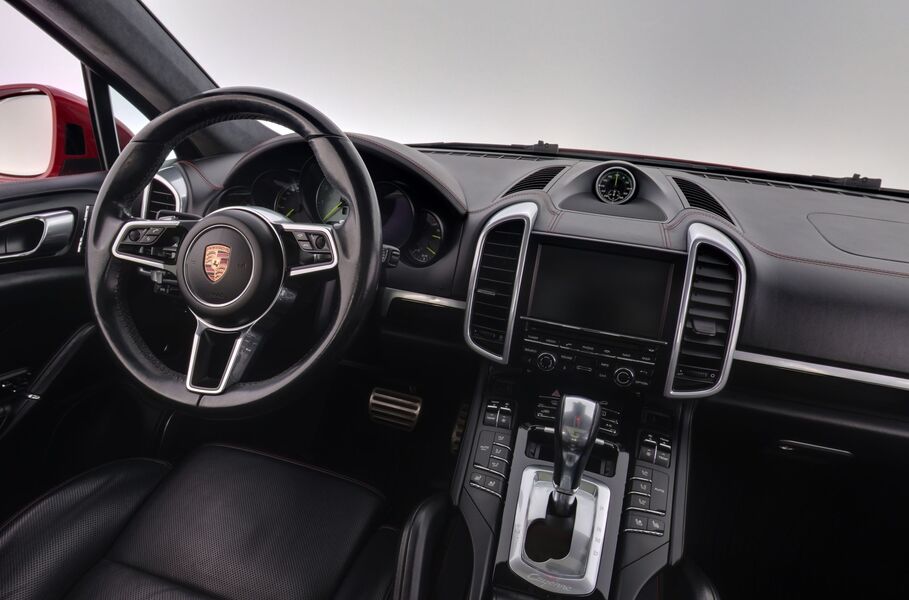 Porsche Cayenne vaihtoauto