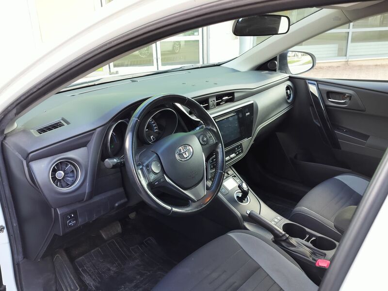 Toyota Auris vaihtoauto