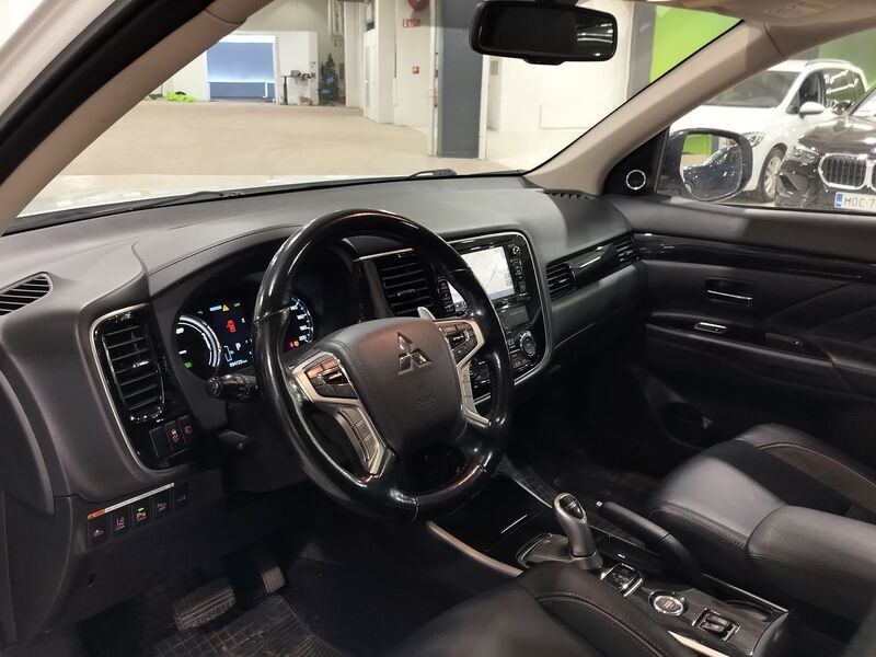 Mitsubishi Outlander PHEV vaihtoauto