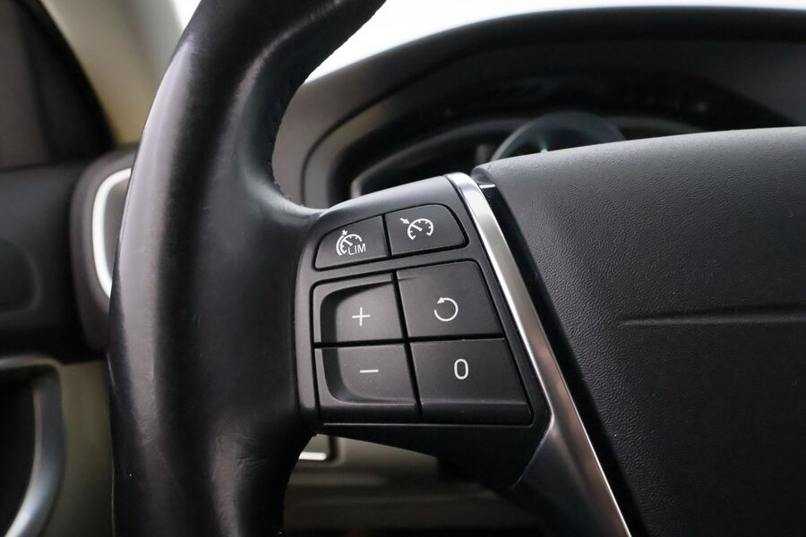 Volvo V40 Cross Country vaihtoauto