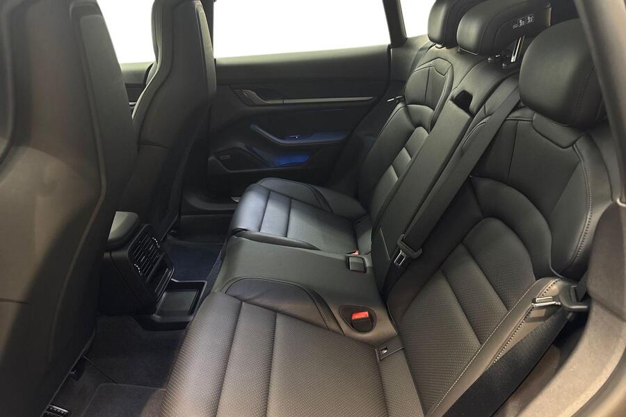 Porsche Taycan vaihtoauto