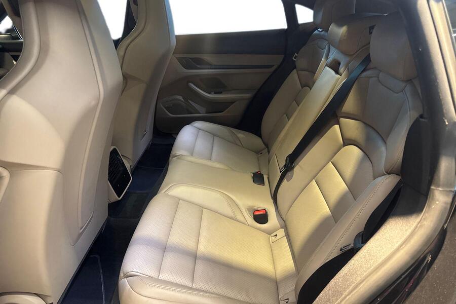 Porsche Taycan vaihtoauto