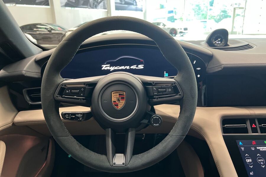Porsche Taycan vaihtoauto