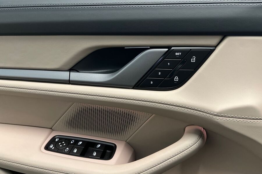 Porsche Taycan vaihtoauto