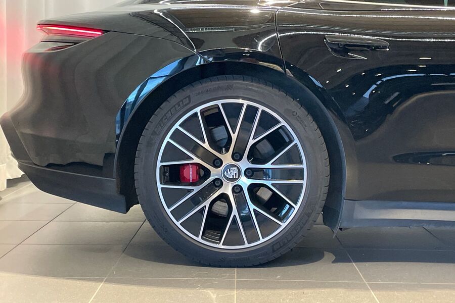 Porsche Taycan vaihtoauto