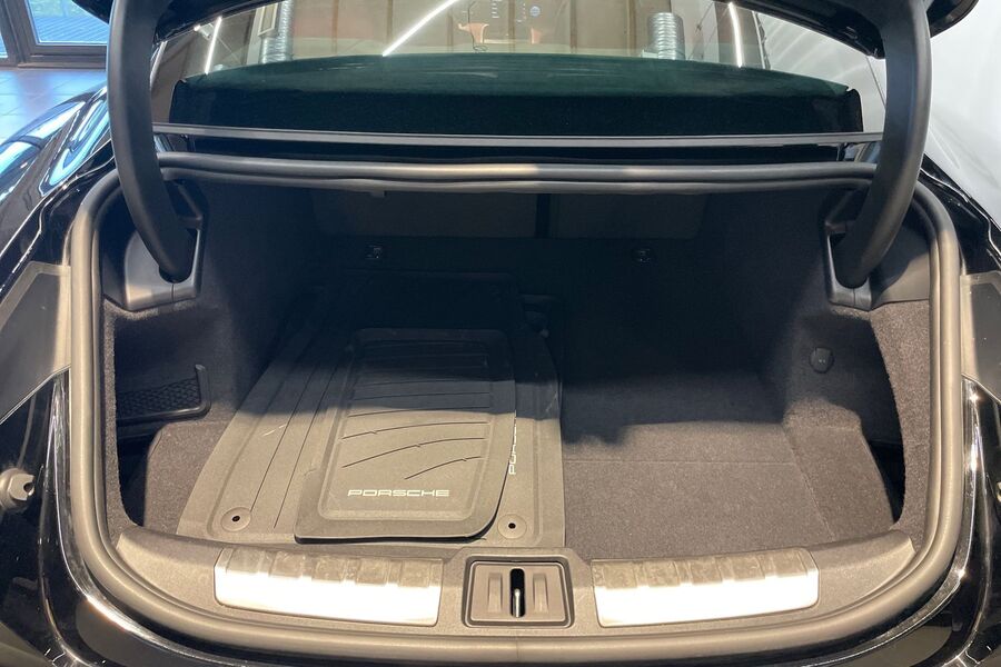 Porsche Taycan vaihtoauto