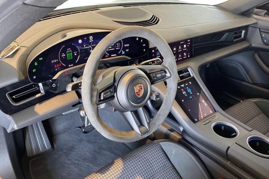 Porsche Taycan vaihtoauto