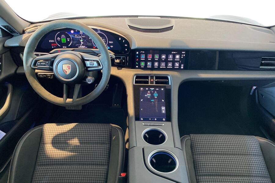 Porsche Taycan vaihtoauto