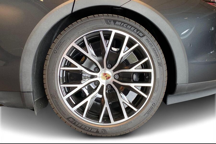 Porsche Taycan vaihtoauto