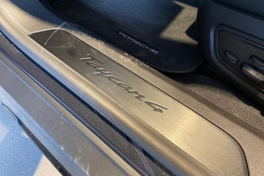 Porsche Taycan vaihtoauto