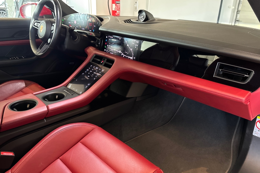 Porsche Taycan vaihtoauto