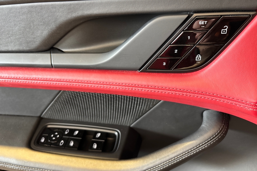 Porsche Taycan vaihtoauto