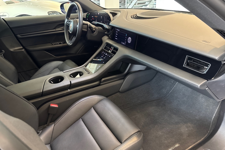 Porsche Taycan vaihtoauto