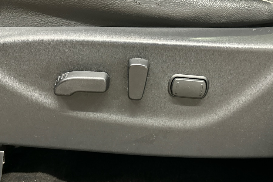 Nissan Navara vaihtoauto