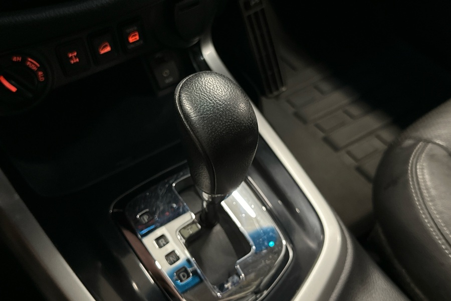 Nissan Navara vaihtoauto