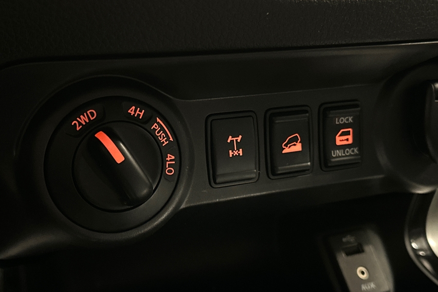 Nissan Navara vaihtoauto