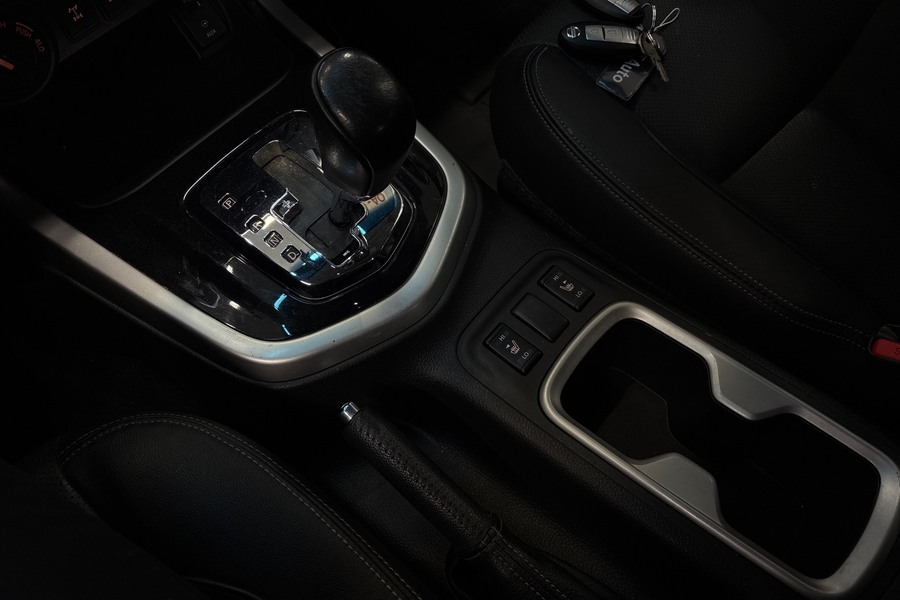 Nissan Navara vaihtoauto