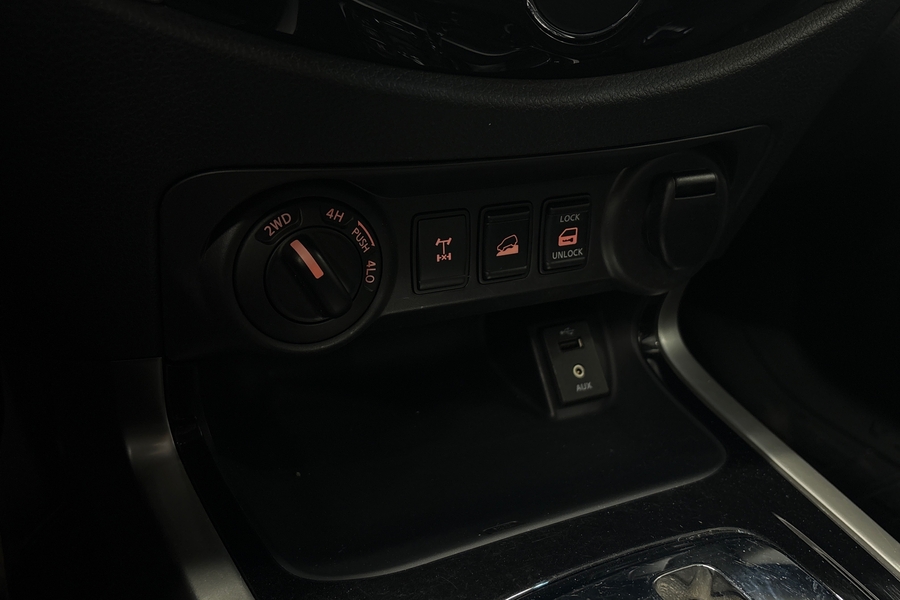 Nissan Navara vaihtoauto