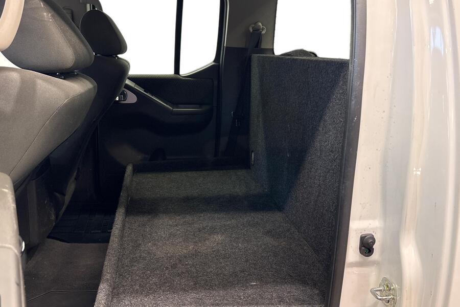 Nissan Navara vaihtoauto