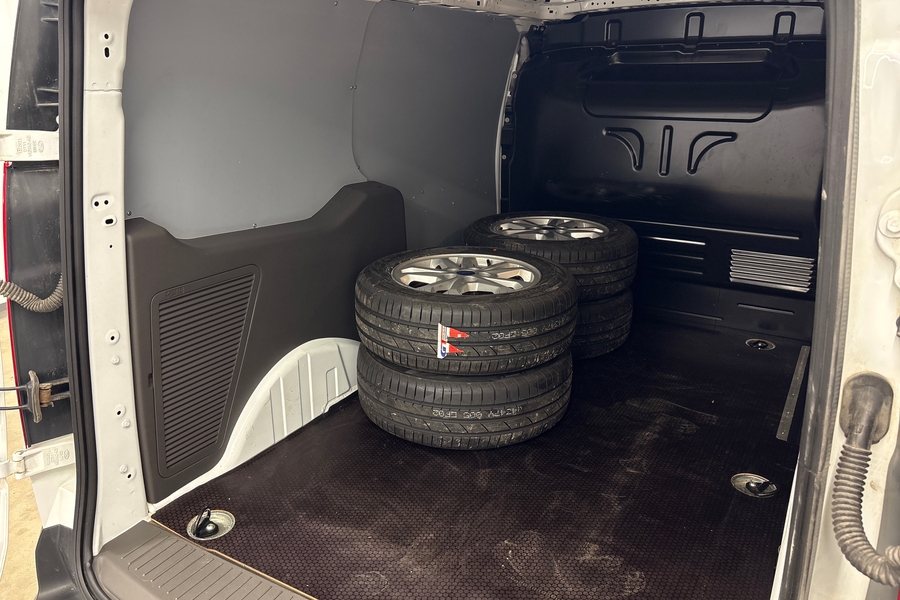 Ford Transit Connect vaihtoauto