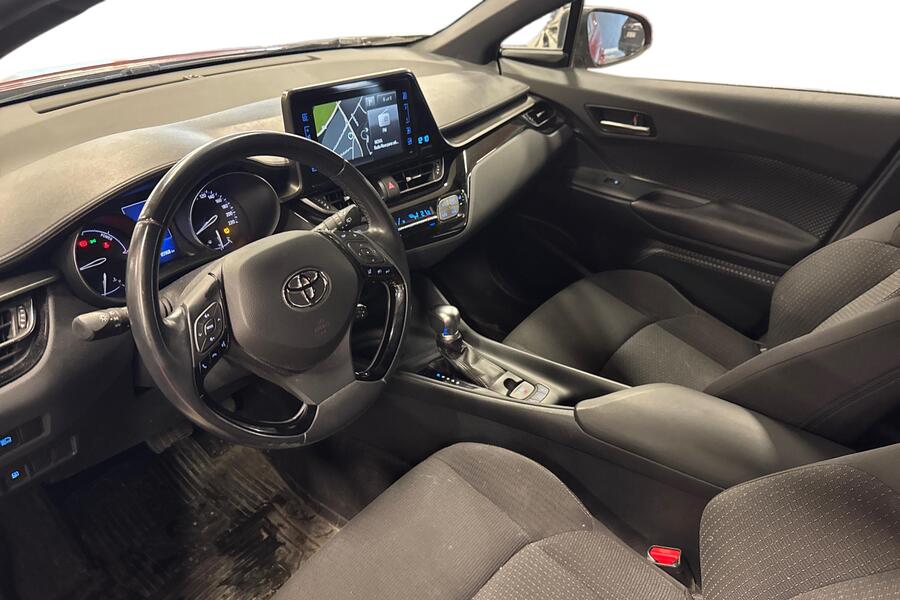 Toyota C-HR vaihtoauto