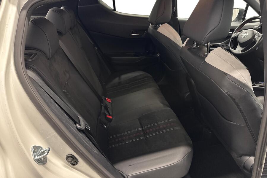 Toyota C-HR vaihtoauto