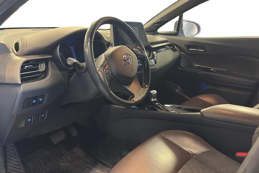 Toyota C-HR vaihtoauto