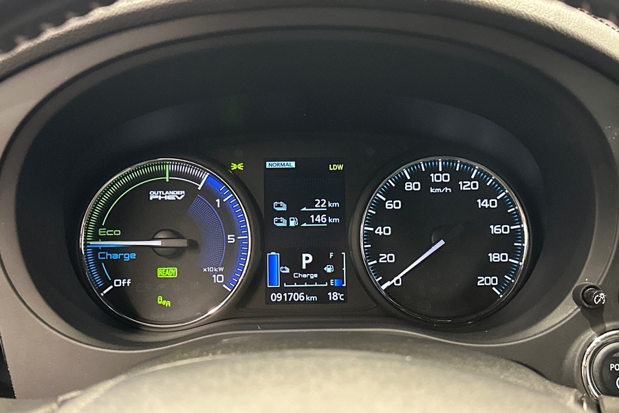 Mitsubishi Outlander PHEV vaihtoauto