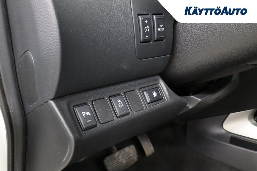 Nissan Navara vaihtoauto