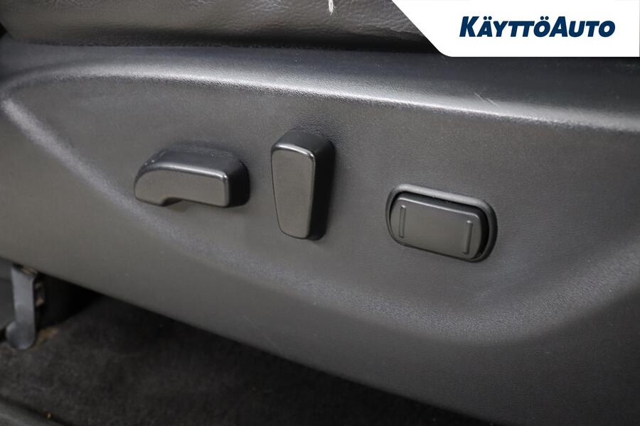 Nissan Navara vaihtoauto