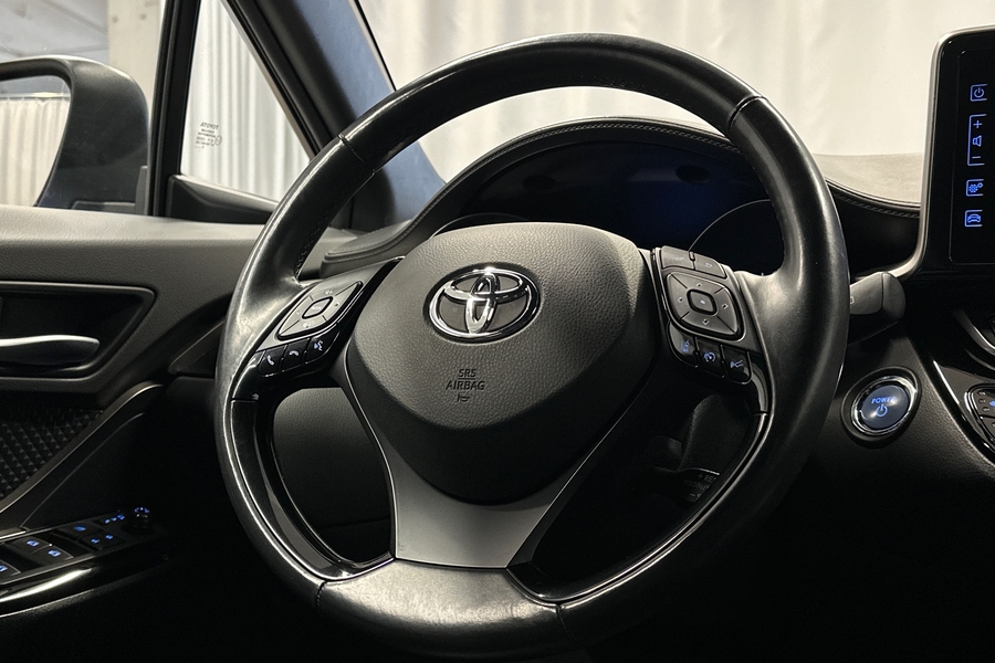 Toyota C-HR vaihtoauto