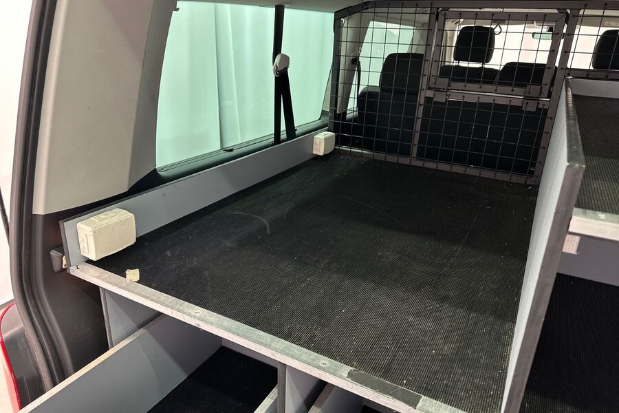 Volkswagen Caravelle vaihtoauto