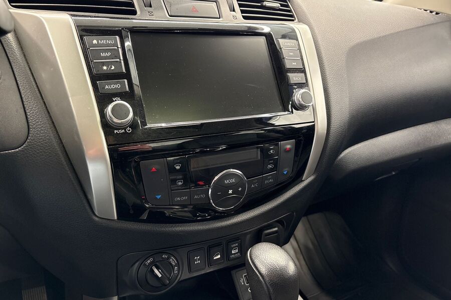 Nissan Navara vaihtoauto