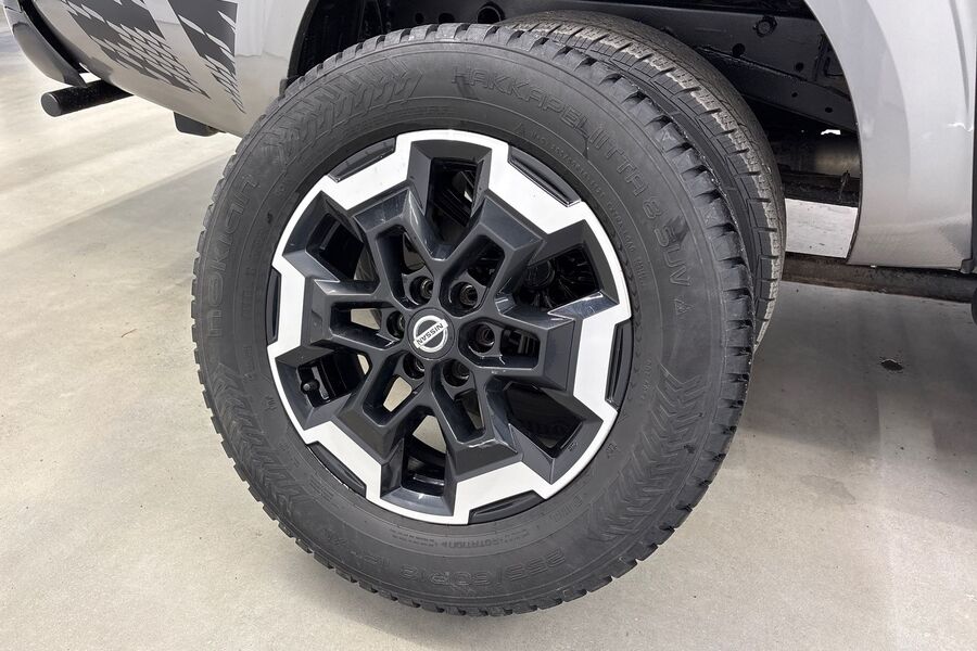 Nissan Navara vaihtoauto