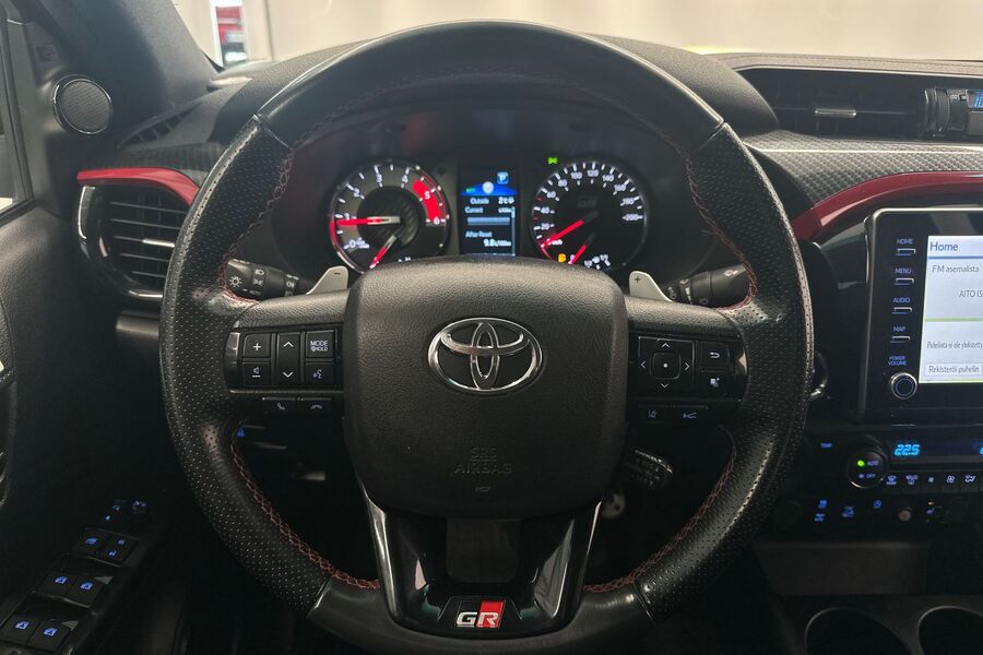 Toyota Hilux vaihtoauto