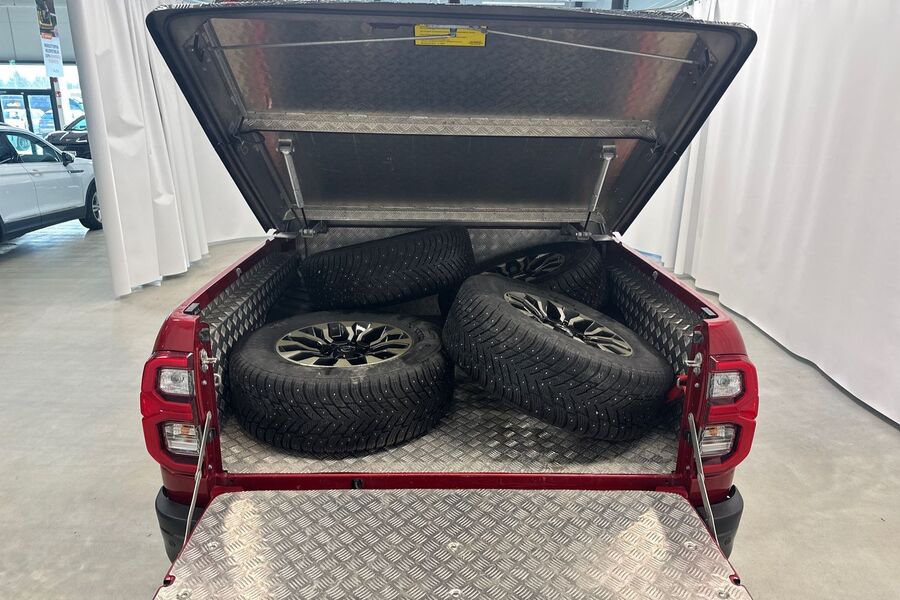 Toyota Hilux vaihtoauto