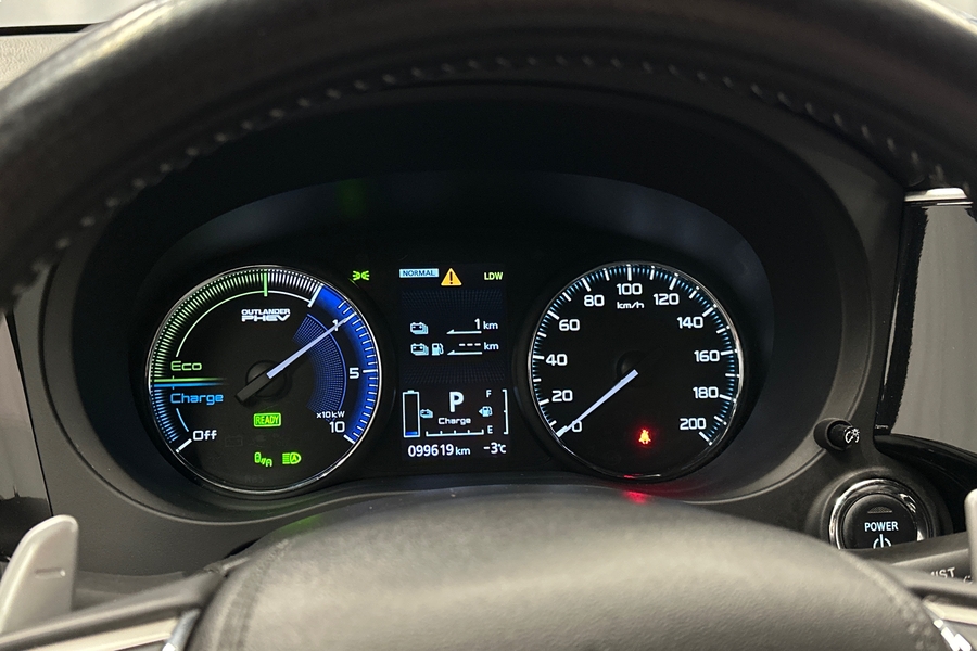 Mitsubishi Outlander PHEV vaihtoauto